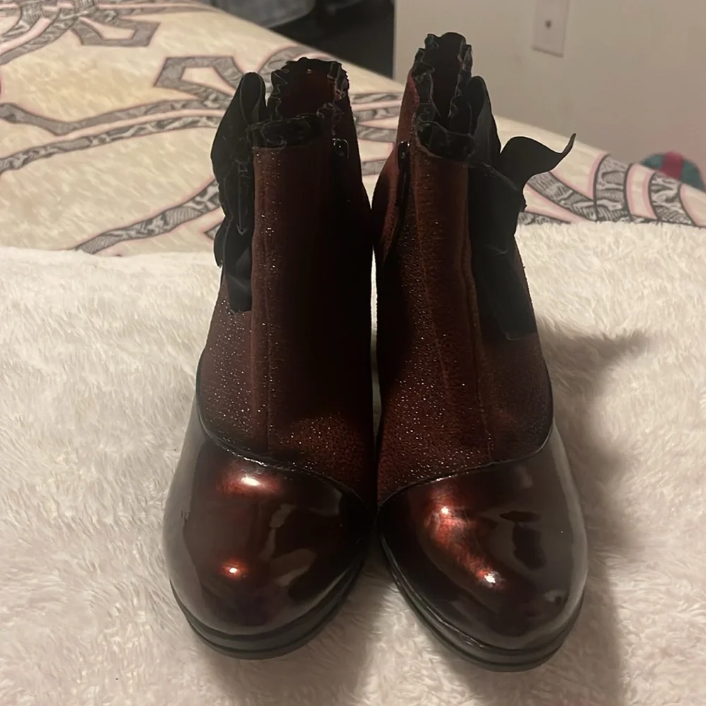 Gorgeous Burgundy booties with lots of detail. - Picture 3 of 5